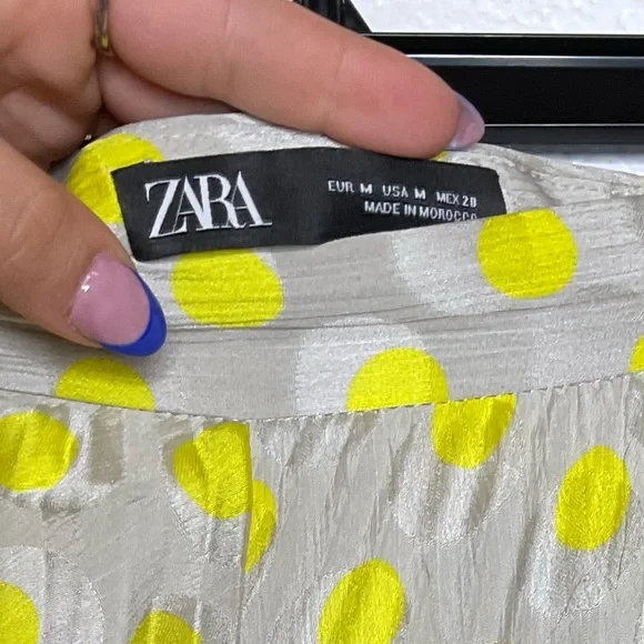 < Zara Yellow Asymmetrical Polka Dot Maxi Skirt > - Picture 4 of 5